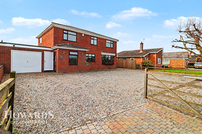 4 Bedroom Detached House For Sale In Martham Road, Hemsby, NR29