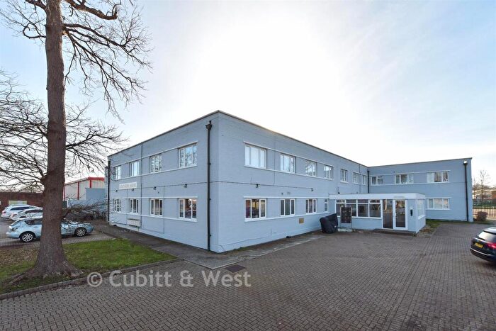 1 Bedroom Apartment For Sale In Gatwick Road, Crawley, West Sussex, RH10