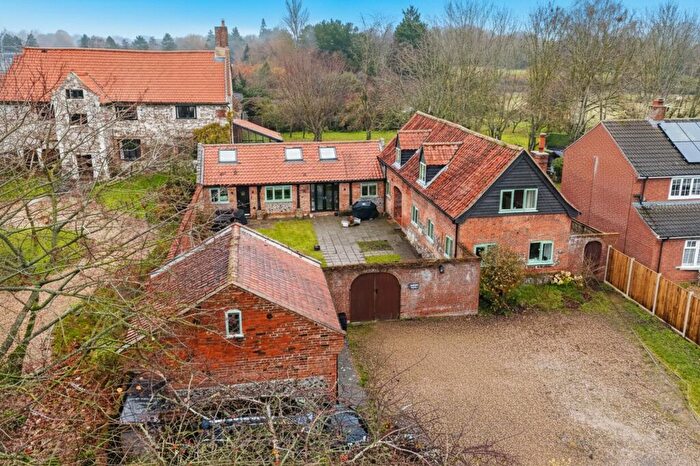 4 Bedroom Barn Conversion For Sale In Bungay Road, Poringland, Norwich, NR14