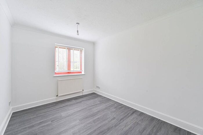 2 Bedroom Flat To Rent In Albemarle Road, Beckenham, BR3