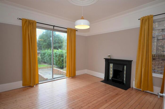 3 Bedroom Property To Rent In Park Avenue South, London, N8