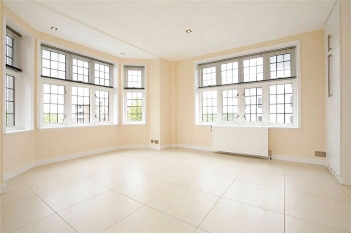 3 Bedroom Flat To Rent In Wellington Court, - Wellington Road, St John's Wood, London, NW8