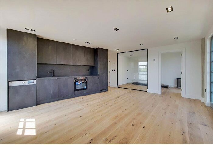 2 Bedroom Flat To Rent In Heaton Road London, SE15