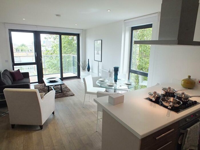 2 Bedroom Apartment To Rent In Upper North Street London, E14