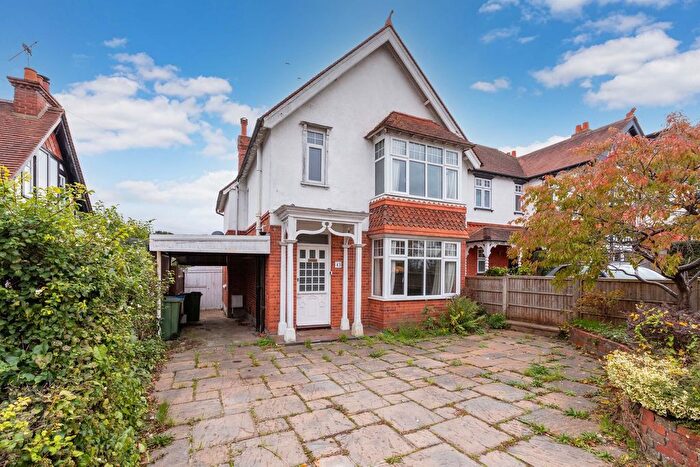 3 Bedroom Detached House For Sale In Belmont Road, Maidenhead, SL6