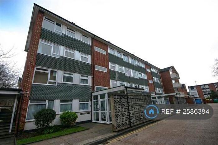 2 Bedroom Flat To Rent In Carlton Court, Southampton, SO15