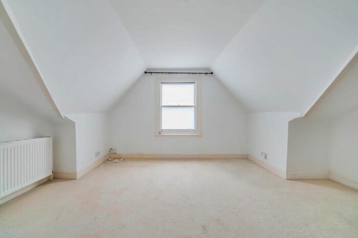 1 Bedroom Flat To Rent In Larkfield Road, Richmond, TW9