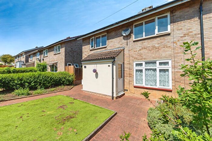 2 Bedroom Maisonette For Sale In Little Hyde, Stevenage, SG2