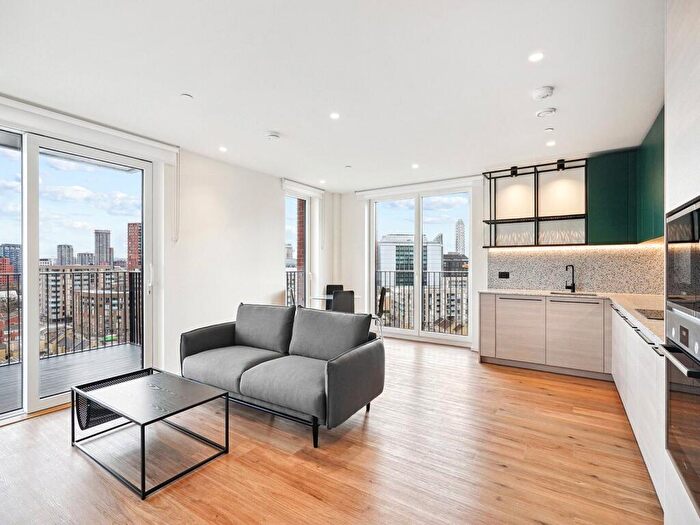 2 Bedroom Apartment To Rent In Level Road, Hawser Lane, E14