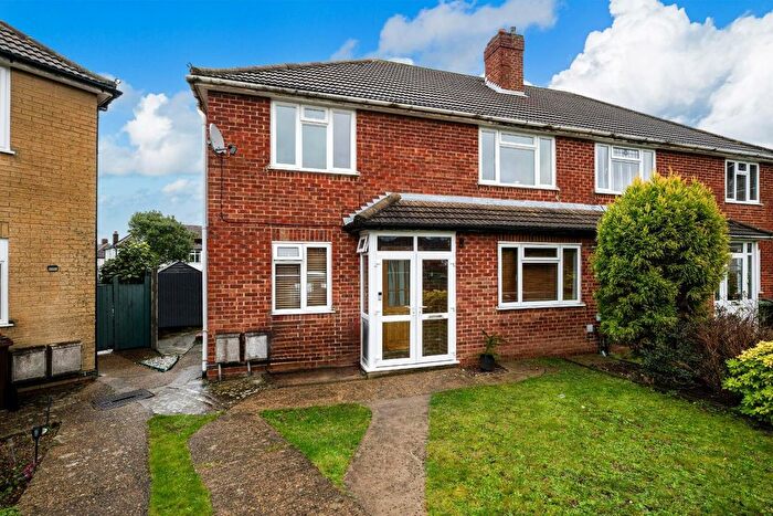 2 Bedroom Maisonette For Sale In Wolsey Close, Worcester Park, KT4