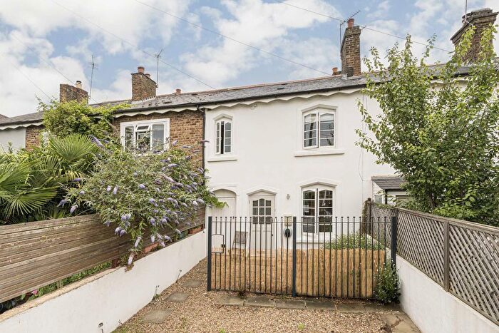 2 Bedroom Property To Rent In Rutland Road, Twickenham, TW2