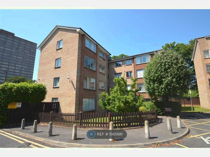 2 Bedroom Flat To Rent In Apsley Court, Sutton, SM2