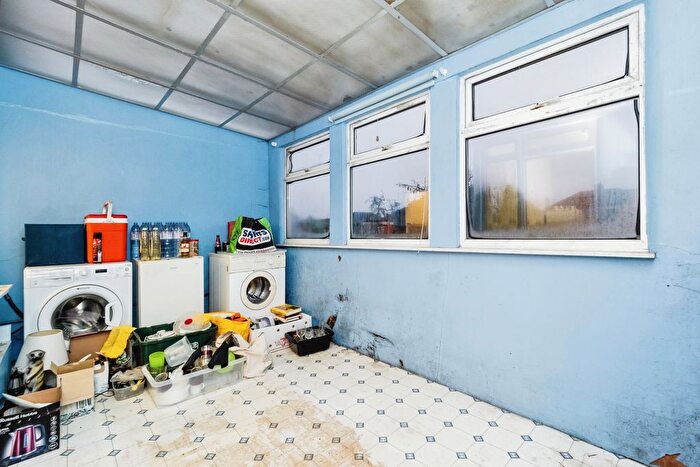 2 Bedroom Bungalow For Sale In Fairfield Close, Hornchurch, RM12