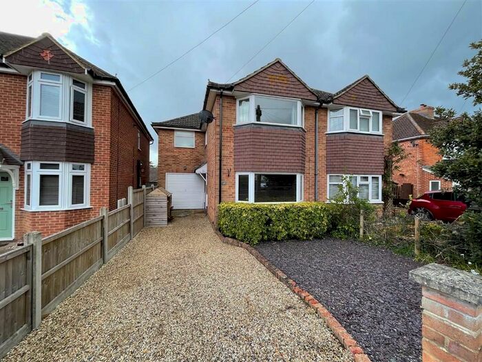 3 Bedroom Semi-Detached House To Rent In Roman Way, Thatcham RG18