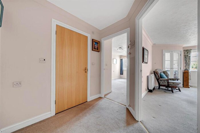 1 Bedroom Apartment For Sale In St Aldhelms Court, BH19 - Photo 6