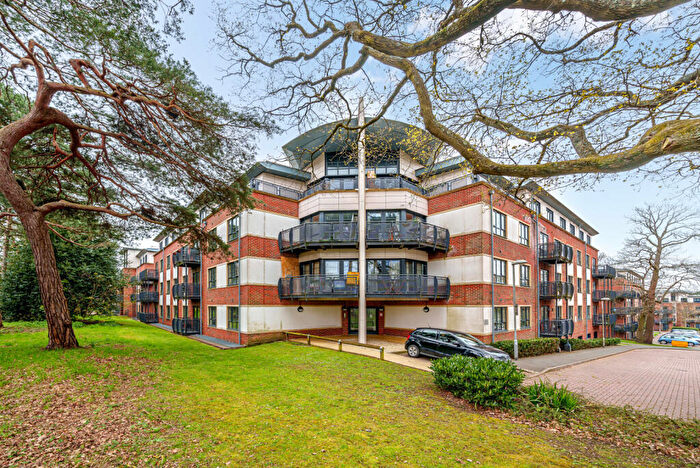 2 Bedroom Flat For Sale In Wallis Square, Farnborough, GU14