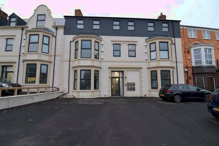 2 Bedroom Apartment To Rent In South Parade, Whitley Bay, NE26