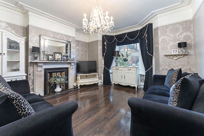 4 Bedroom Semi-Detached House For Sale In Onslow Gardens, Wallington, Surrey, SM6
