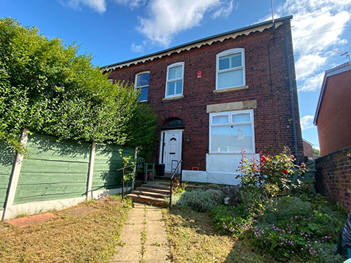 4 Bedroom Semi-Detached House For Sale In Stoneleigh Street, Derker, Oldham, OL1