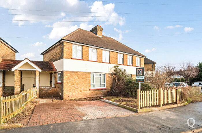 3 Bedroom Semi Detached House For Sale In Meads Avenue, Sittingbourne, Kent, ME10