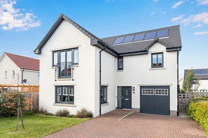 4 Bedroom Detached House For Sale In Turnpike Road, East Calder, EH53