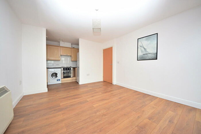 2 Bedroom Apartment To Rent In City Gate House, - Eastern Avenue, Gants Hill, IG2