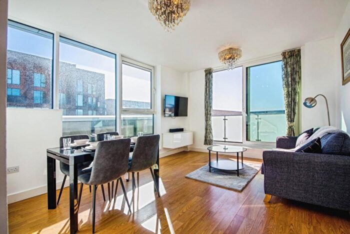 3 Bedroom Flat To Rent In Gallions Road, London, E16