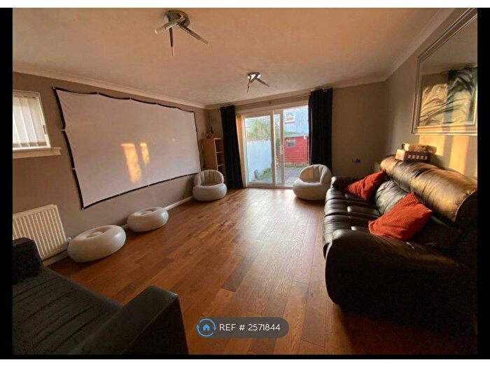 4 Bedroom Semi-Detached House To Rent In South Gyle Gardens, Edinburgh, EH12