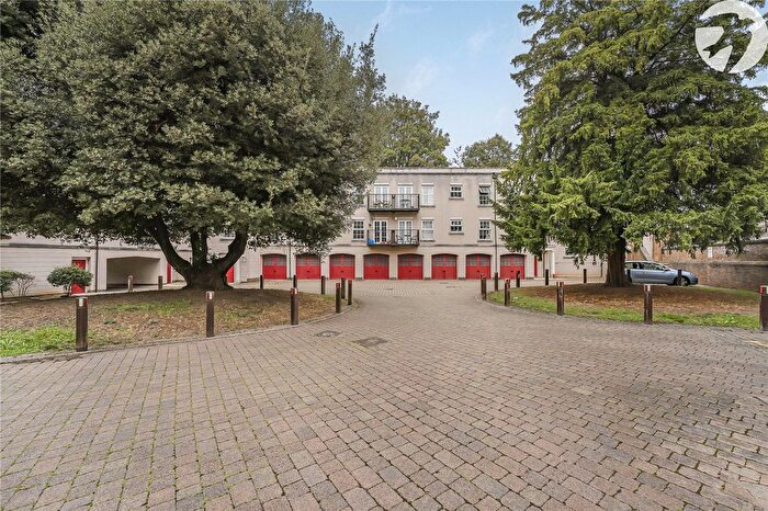 2 Bedroom Flat For Sale In Capability Way, Greenhithe, Kent, DA9