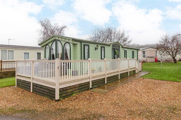 2 Bedroom Mobile/park Home For Sale In Meadow View Caravan Park, Nether Kellet, Carnforth, LA6