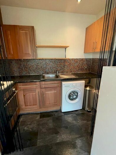 1 Bedroom Flat To Rent In Earls Court Road, London, SW5