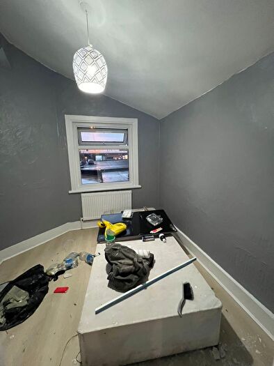 3 Bedroom Flat To Rent In High Road, Ilford, IG1