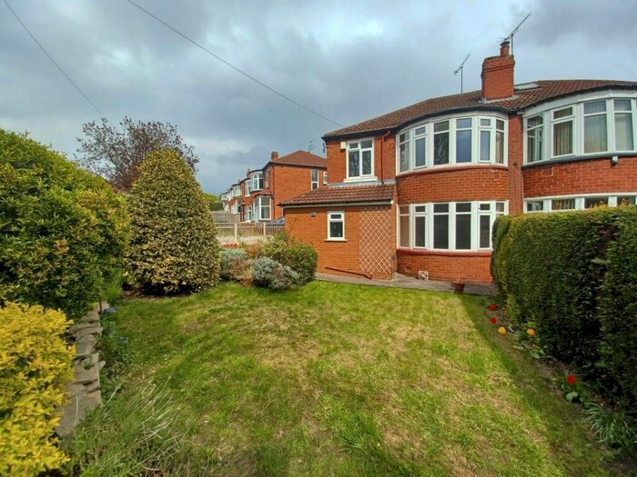 3 Bedroom Semi-Detached House To Rent In Kingswood Grove, Leeds, West Yorkshire, LS8