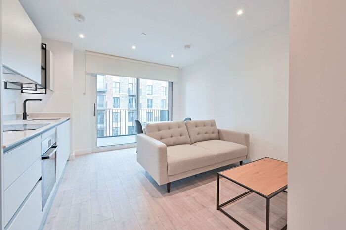 Maisonette To Rent In The Exchange, Watford, WD24