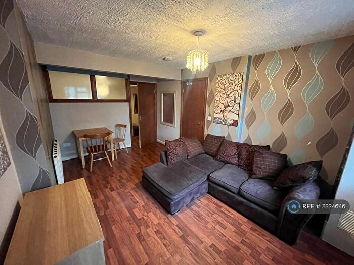 1 Bedroom Flat To Rent In Manor Road, Manselton, Swansea, SA5