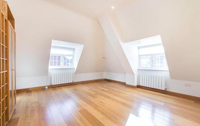 2 Bedroom Apartment To Rent In Beechcroft Avenue, Golders Green, London, NW11