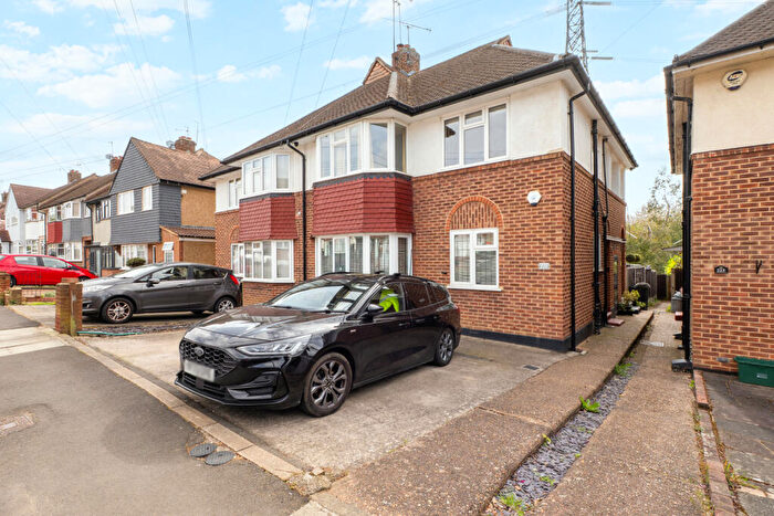 2 Bedroom Maisonette For Sale In Lynmouth Avenue, Morden, SM4