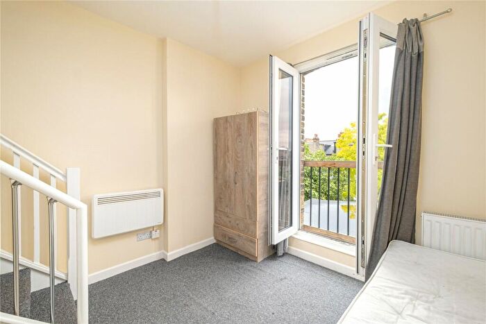 Apartment To Rent In Mattison Road, Haringay, London, N4
