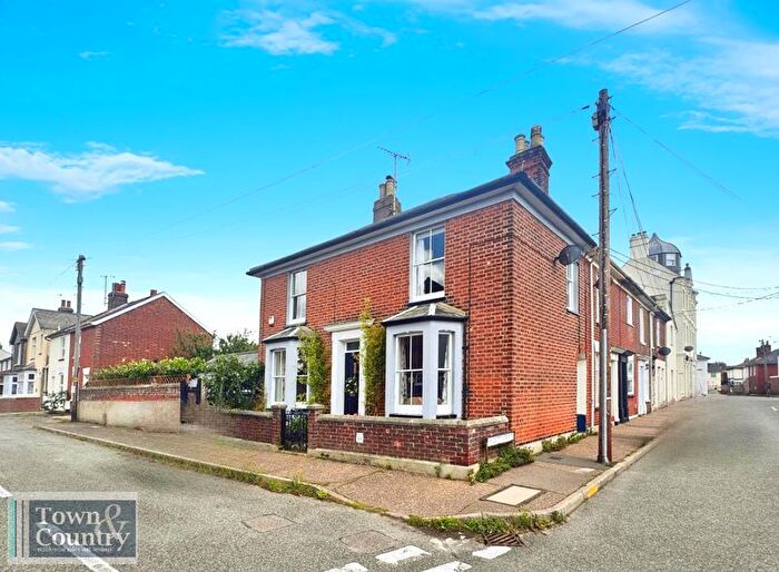 3 Bedroom Property For Sale In Nelson Street, Brightlingsea, CO7
