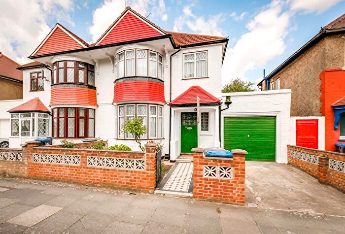 3 Bedroom Semi Detached House For Sale In Leigh Gardens, London, NW10