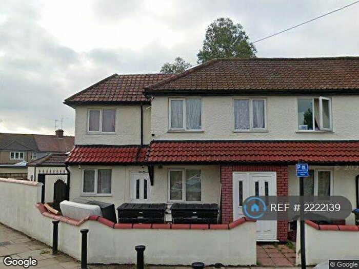 2 Bedroom Flat To Rent In Meadow Close, Enfield, EN3