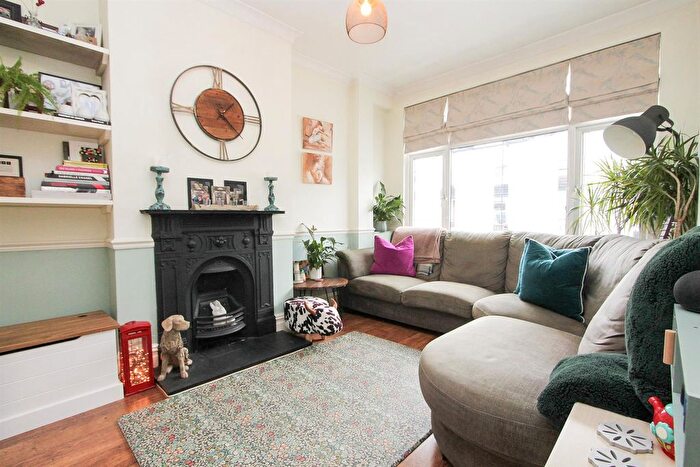 3 Bedroom Property For Sale In Oliver Road, Sutton, SM1