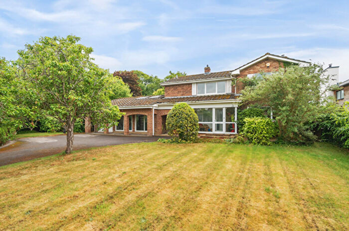 4 Bedroom Detached House To Rent In River View Close, Chilbolton, Stockbridge, Hampshire, SO20