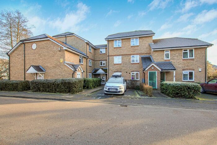 2 Bedroom Flat To Rent In Gainsborough Road, Hayes, UB4