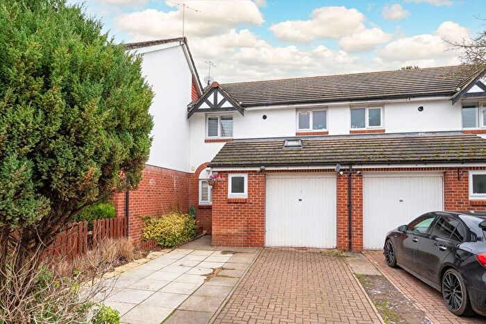 3 Bedroom Property To Rent In Eyston Drive, Weybridge, KT13