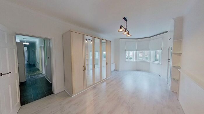 2 Bedroom Flat To Rent In Learmonth Court, Edinburgh, EH4