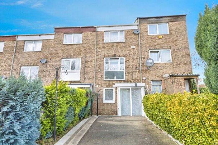 4 Bedroom Terraced House For Sale In Ellfield Court, Northampton, NN3