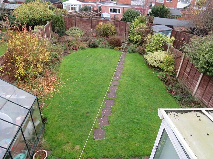 3 Bedroom Semi-Detached House For Sale In Vicarage Lane, Water Orton, Birmingham, B46