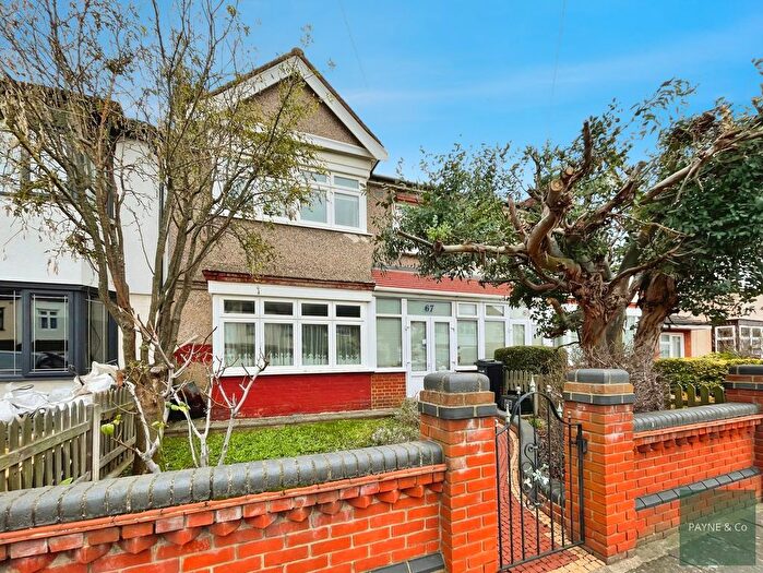 3 Bedroom Terraced House For Sale In St. Andrews Road, Ilford, IG1