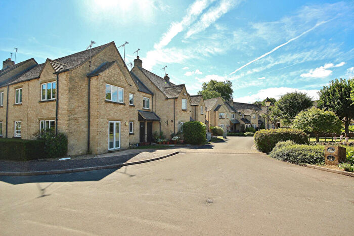 2 Bedroom Apartment For Sale In St Marys Mead, Witney, OX28